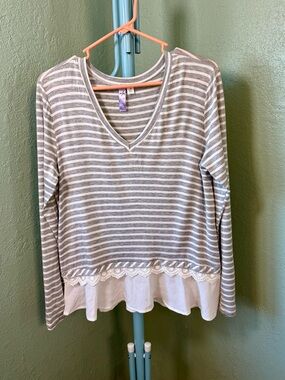 Alya Striped V-Neck Top - Gray & White